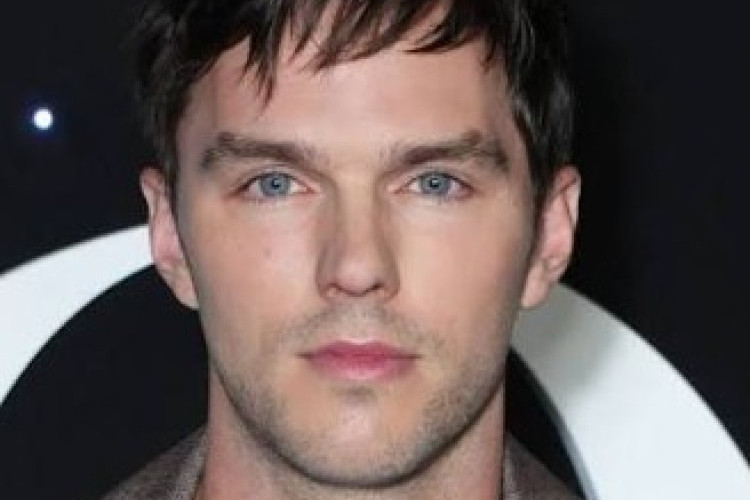 เจาะลึกประวัติ Nicholas Hoult: นักแสดงมากฝีมือกับการพลิกโฉมครั้งใหญ่จาก Skins สู่ Mad Max