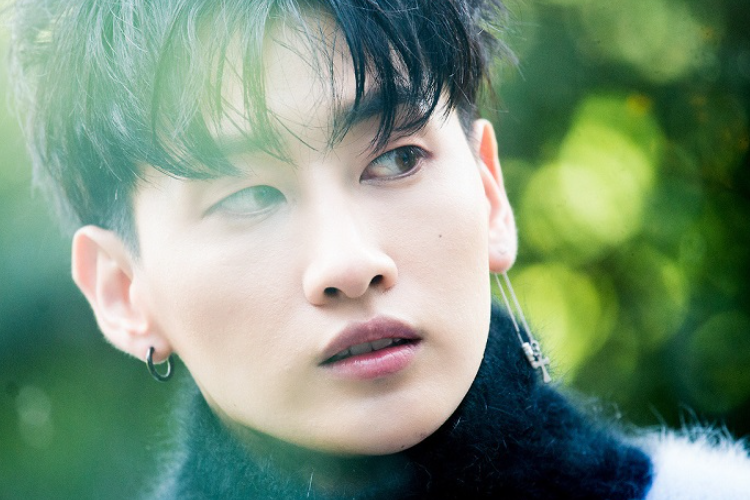 อึนฮยอก สมาชิกวง Super Junior ให้คำแนะนำกับวง Click-B ทำให้ผู้ชมหัวเราะกันลั่น